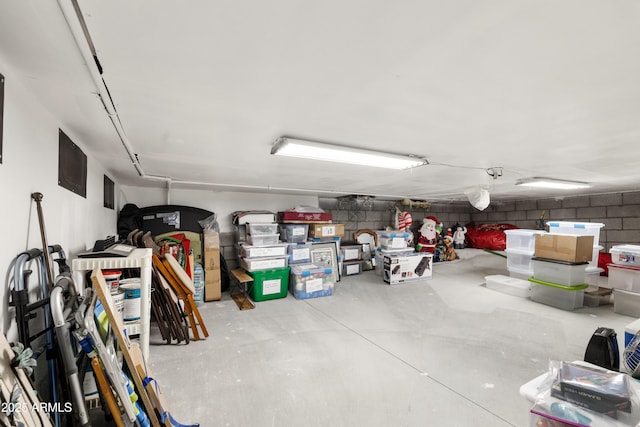 11180 E Navajo Dr, Dewey, AZ 86327 - garage with concrete block wall