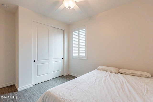 3023 W New River Dr, San Tan Valley, AZ 85144 - bedroom featuring baseboards, a closet, wood finished floors, and a ceiling fan