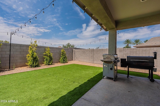 3023 W New River Dr, San Tan Valley, AZ 85144 - view of yard featuring a patio and a fenced backyard
