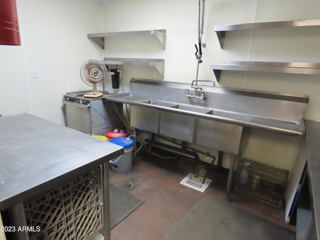 639 W US Highway 60, Superior, AZ 85173 - view of kitchen