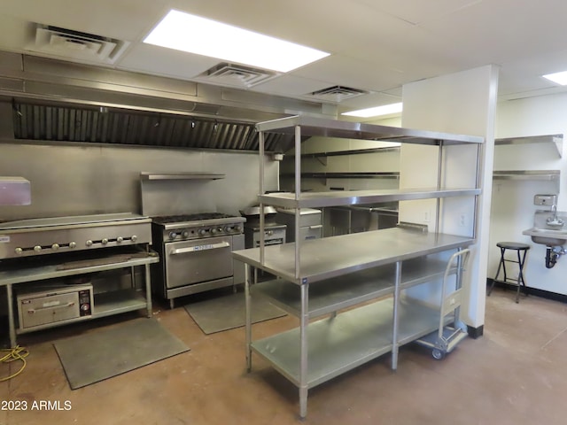 639 W US Highway 60, Superior, AZ 85173 - kitchen featuring concrete floors and high end stove