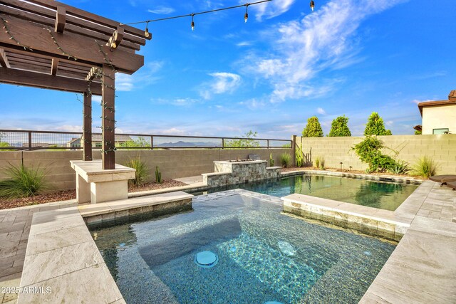 826 E Buist Ave, Phoenix, AZ 85042 - view of swimming pool featuring an in-ground hot tub and a fenced backyard