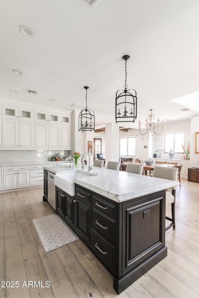 3511 N 39th Pl, Phoenix, AZ 85018 - kitchen featuring a chandelier, open floor plan, white cabinets, and a spacious island