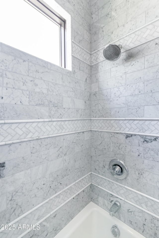 3511 N 39th Pl, Phoenix, AZ 85018 - full bathroom featuring bathing tub / shower combination