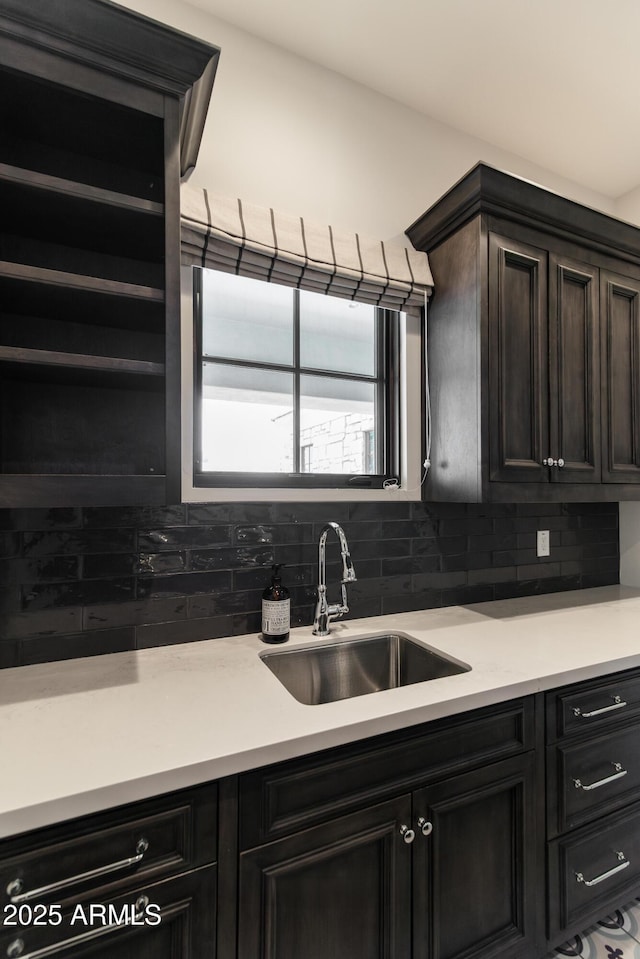 3511 N 39th Pl, Phoenix, AZ 85018 - kitchen featuring a sink, tasteful backsplash, and light countertops