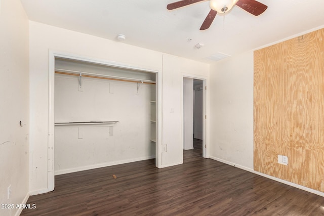 unfurnished bedroom featuring dark wood-style floors, a closet, ceiling fan, and baseboards