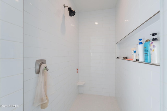 3834 E Clarendon Ave, Phoenix, AZ 85018 - bathroom featuring tiled shower