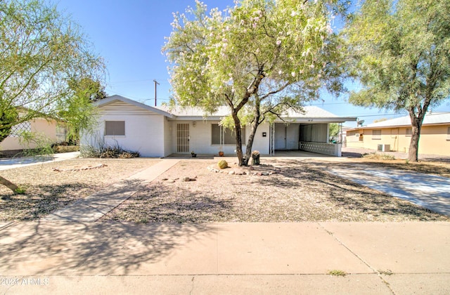 single story home with a carport