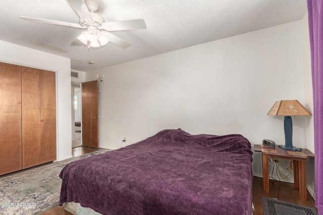 62 W Beall Ave, Mesa, AZ 85210 - bedroom featuring a closet and ceiling fan