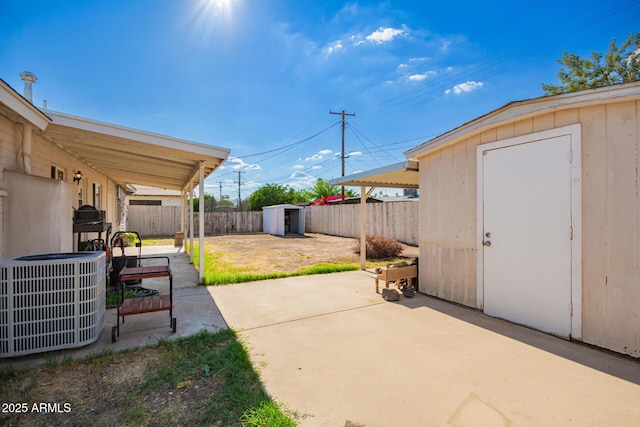 62 W Beall Ave, Mesa, AZ 85210 - fenced backyard with central AC unit and a patio area
