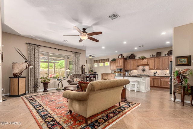 living area featuring recessed lighting, visible vents, ceiling fan, and baseboards