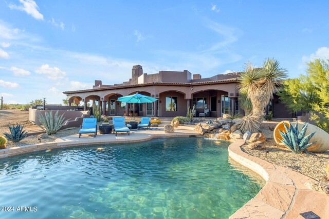 view of swimming pool featuring a patio