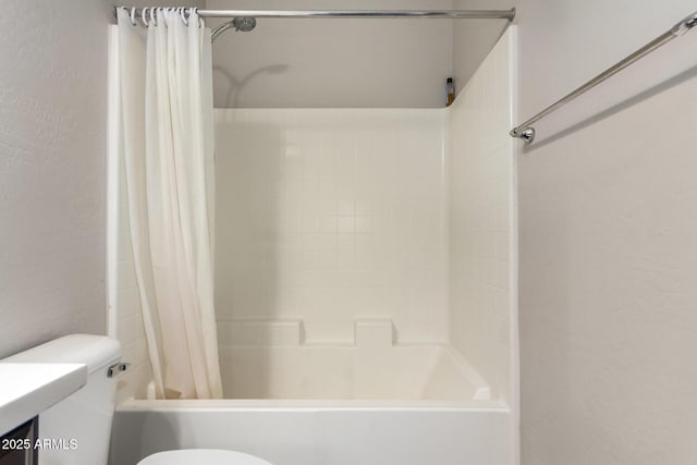 full bathroom featuring a textured wall, shower / bath combo, and toilet