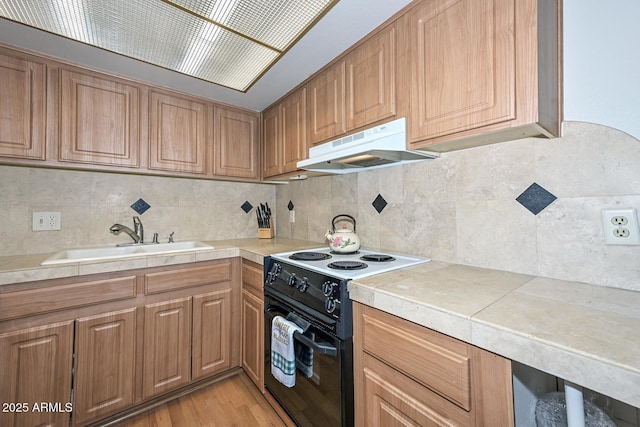 kitchen with black / electric stove, backsplash, sink, and light wood-type flooring