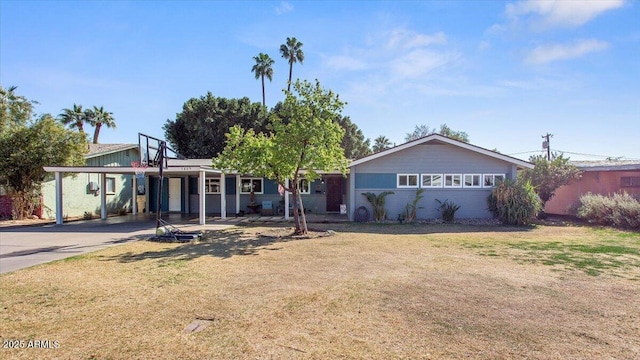 ranch-style home featuring a carport and a front yard