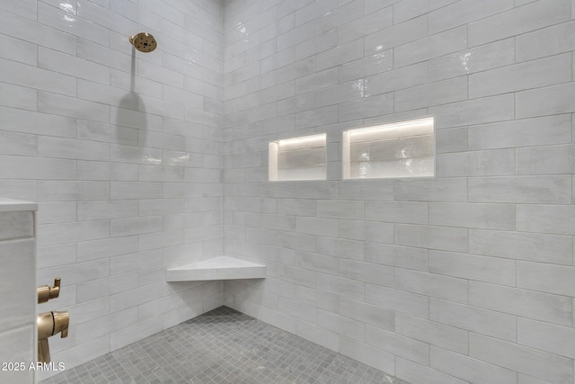 bathroom featuring tiled shower