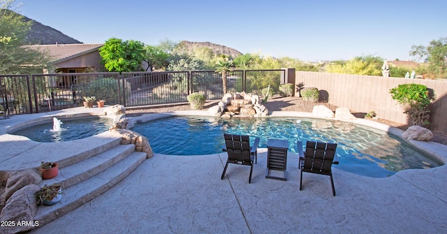 14045 E Geronimo Rd, Scottsdale, AZ 85259 - view of pool featuring a fenced backyard, a fenced in pool, a mountain view, and an in ground hot tub