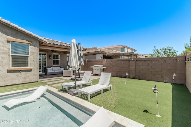 view of yard featuring a putting area, an outdoor hangout area, ceiling fan, fence, and a patio area