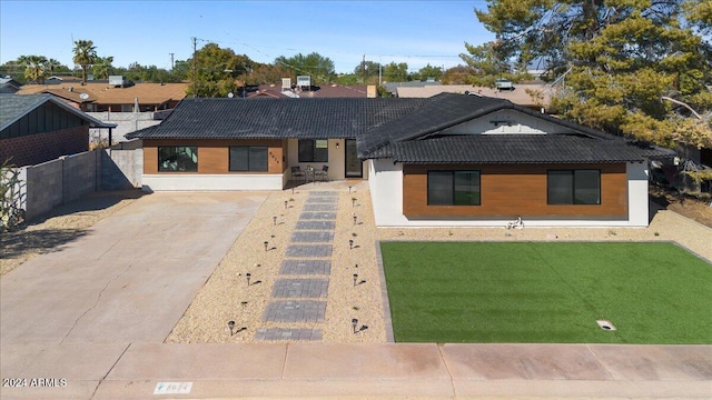 view of front of house with a front lawn