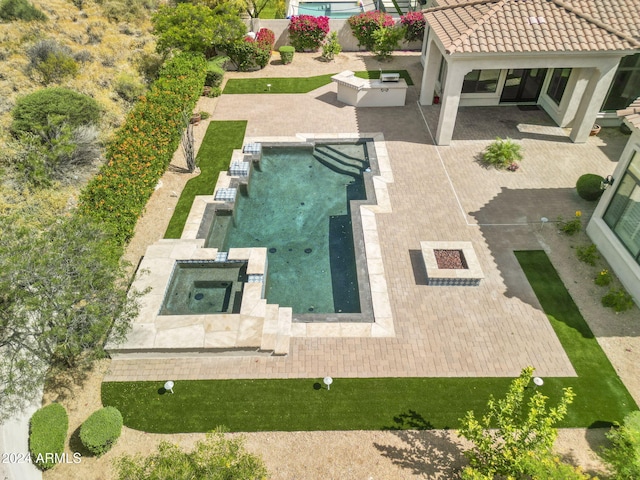 view of swimming pool with an in ground hot tub and a patio area