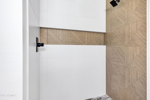 11509 W Langford Ct, Youngtown, AZ 85363 - full bathroom with a tile shower
