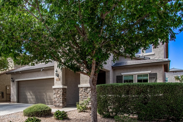 view of front facade featuring a garage