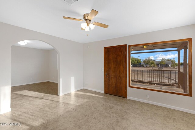 empty room with ceiling fan