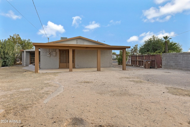 view of front facade featuring a patio