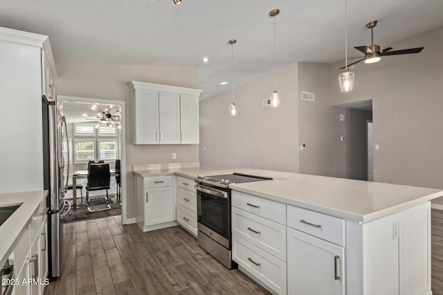 kitchen with visible vents, dark wood-style floors, white cabinetry, appliances with stainless steel finishes, and a peninsula