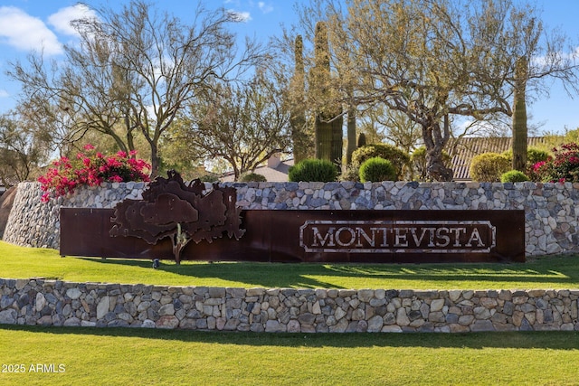 community / neighborhood sign with a yard