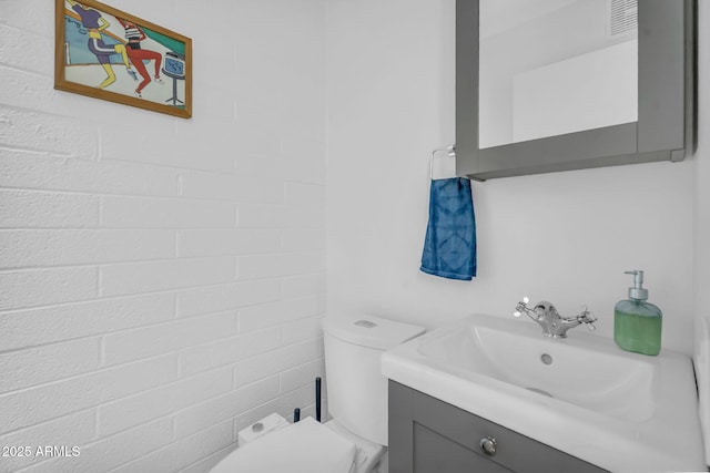 4411 N 40th St Unit 59, Phoenix, AZ 85018 - half bath featuring toilet and vanity