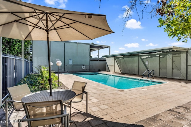4411 N 40th St Unit 59, Phoenix, AZ 85018 - community pool with a patio area and fence