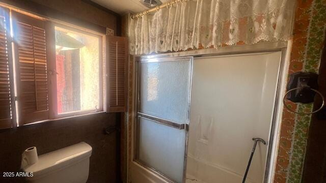 bathroom featuring toilet