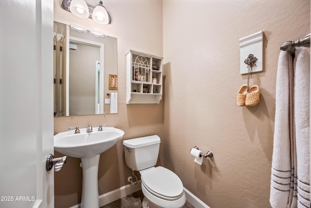 2565 N 141st Ln, Goodyear, AZ 85395 - bathroom featuring toilet, a sink, and baseboards