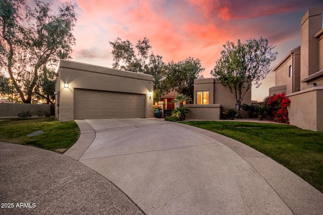 view of front facade featuring a garage and a lawn