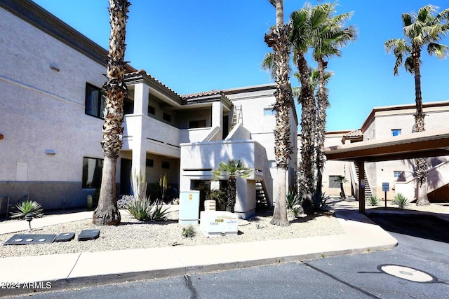 view of front of home featuring a balcony