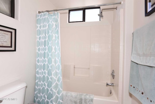 bathroom featuring toilet and shower / tub combo