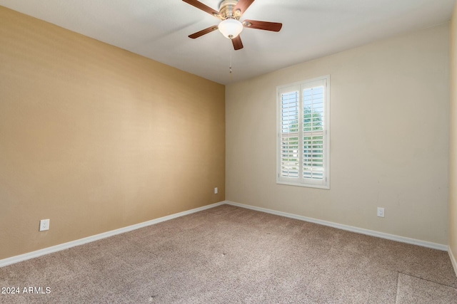 unfurnished room with carpet flooring and ceiling fan