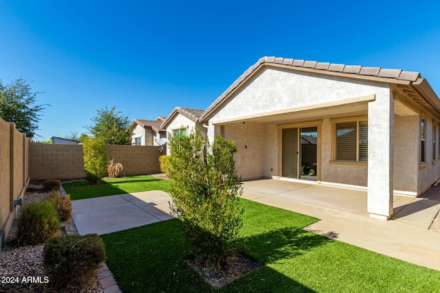 view of yard with a patio area