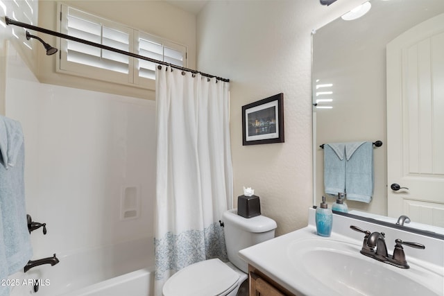 8633 E Kael Cir, Mesa, AZ 85207 - full bathroom featuring toilet, shower / tub combo with curtain, and vanity