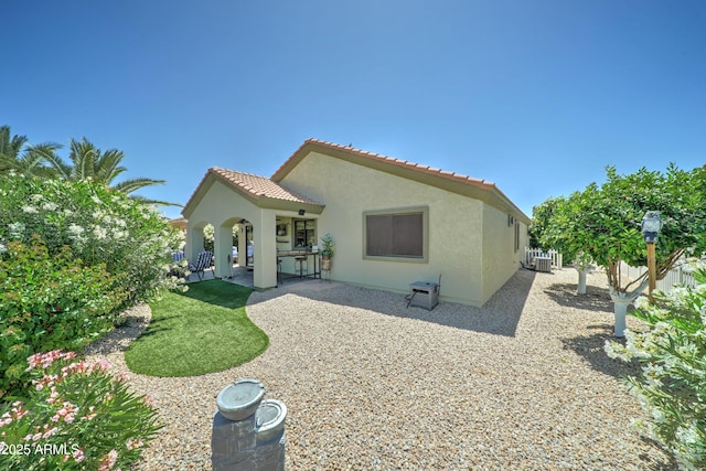 2101 S Meridian Rd Unit 250, Apache Junction, AZ 85120 - rear view of property with stucco siding, fence, a patio area, and a tiled roof