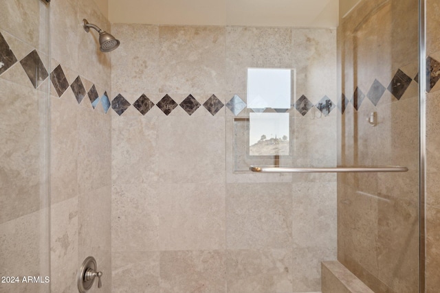 bathroom featuring tiled shower