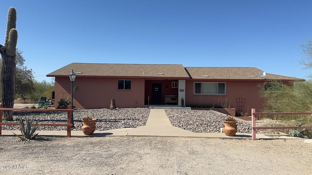 ranch-style home featuring stucco siding