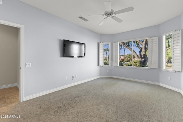 carpeted empty room featuring ceiling fan