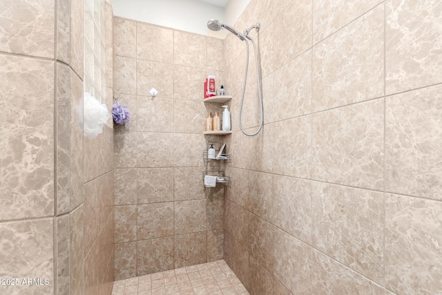 details featuring tiled shower