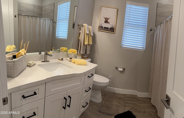 full bath with baseboards, toilet, a shower with curtain, and vanity