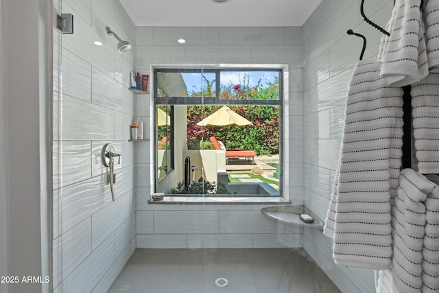 bathroom featuring a tile shower