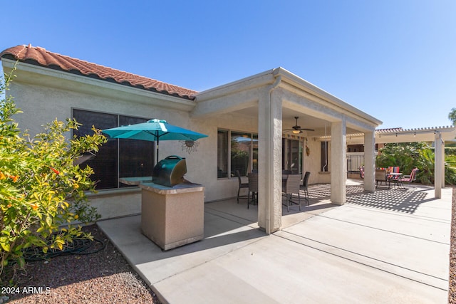 view of patio / terrace with a pergola and ceiling fan