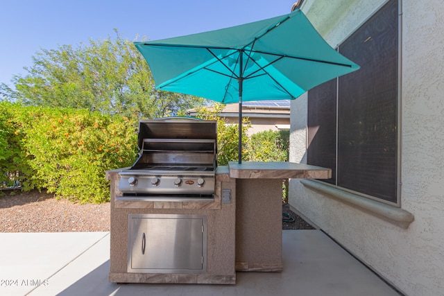 view of patio featuring an outdoor kitchen