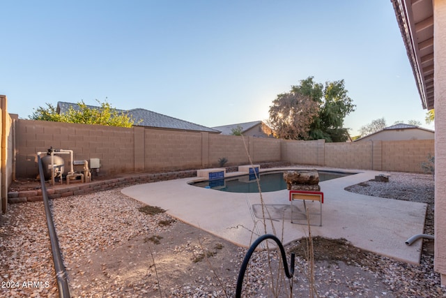 view of swimming pool